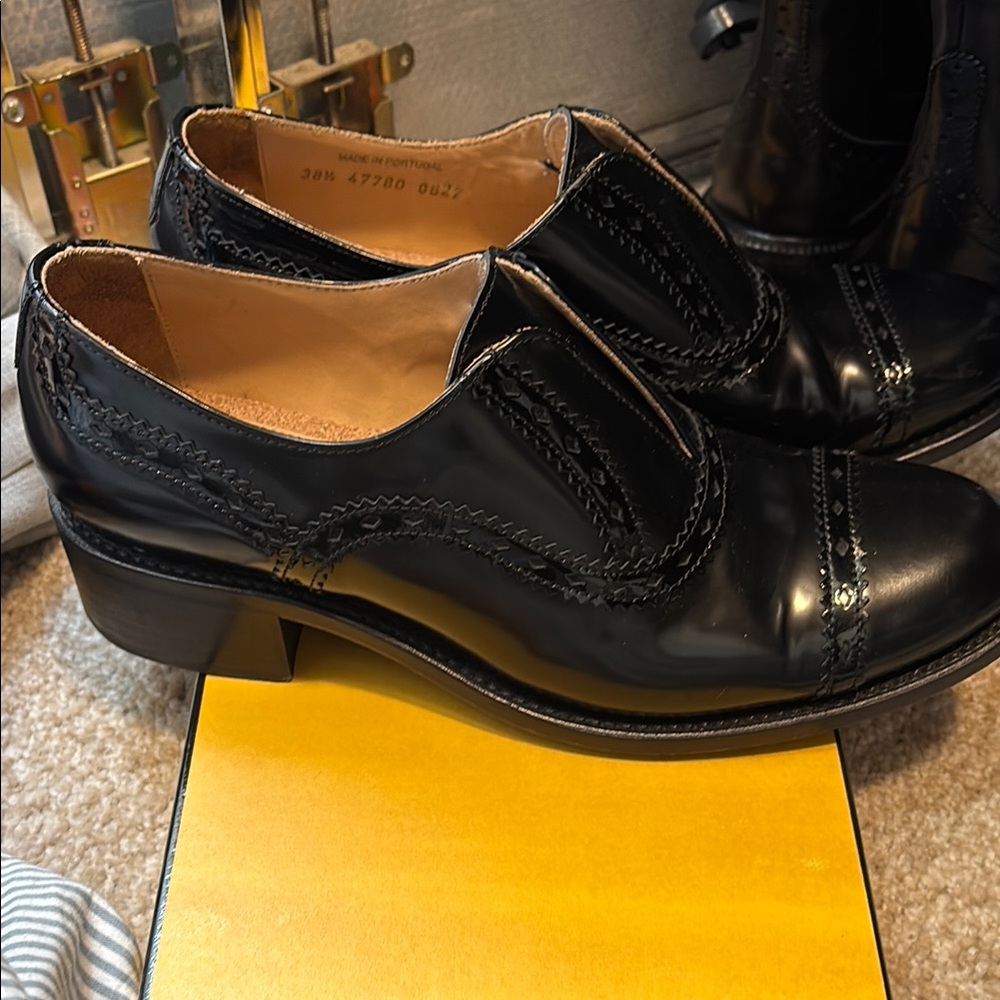 Heeled chunky loafer with patent leather detail